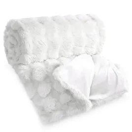 koc-narzuta-dekoracyjna-lily-200x220-bialy-futrzany-i-puszysty-efekt-3d