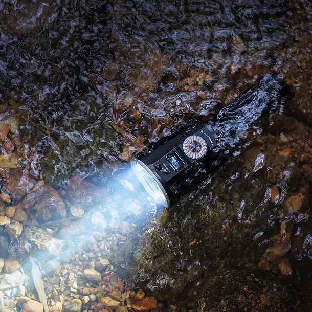 latarka-led-fenix-lr36r-klasa-wodoszczelnosci-ipx-8