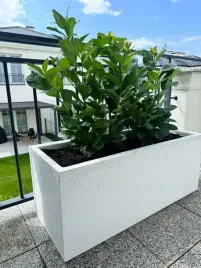betonowa-donica-ogrodowa-lity-beton-100x40x40-biala-ocieplona-producent