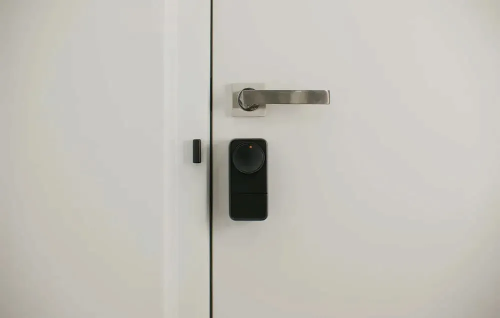 inteligentny-zamek-do-drzwi-switchbot-lock-pro