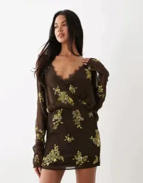 brazowa-mini-sukienka-v-neck-zdobienie-b25-l