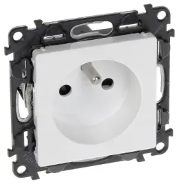 gniazdo-pojedyncze-le-753180-valena-life-230-v-16-a-legrand