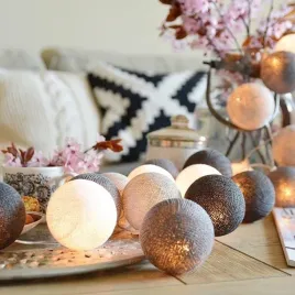 girlanda-swietlna-33-m-z-kulek-bawelnianych-20-led-ciepla-biel