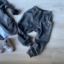 spodnie-dekatyzowane-jogger-mimi-w-kolorze-czarnym-104-110