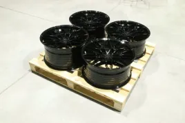 zestaw-sklada-sie-z-cvr6-20x95-et25-20x105-et35-5x120-gloss-black