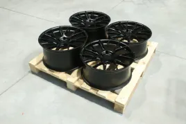 zestaw-sklada-sie-z-jr42-20x9-et28-20x10-et23-5x120-matt-black
