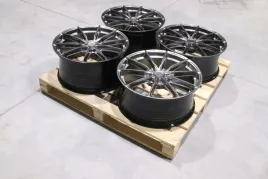 zestaw-sklada-sie-z-jr37-21x9-et41-21x10-et40-5x108-hyper-black