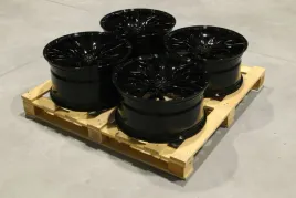 zestaw-sklada-sie-z-cvr1-20x95-et30-20x105-et45-5x1143-gloss-black