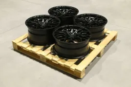 zestaw-sklada-sie-z-cvr1-19x85-19x95-et35-5x112-matt-black