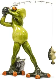figurka-zabka-zaba-wedkarz-na-rybach-rybak-18cm