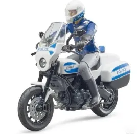 policjant-na-motocyklu-scrambler-ducati