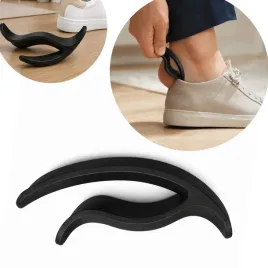 czarna-lyzka-do-butow-poreczna-ergonomiczna-do-obuwia-sneakersow