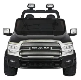 pojazd-ram-3500-czarny-przyciski-dzwiekow-i-klaksonu-kierownicy-bluetooth