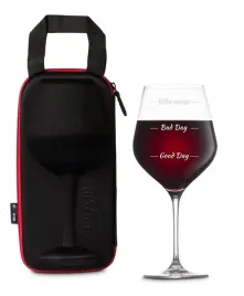duzy-kieliszek-na-cala-butelke-wina-860ml-z-napisami-who-cares-etui