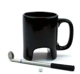 kubek-golfowy-z-dziura-pileczka-i-dlugopisem-kijem