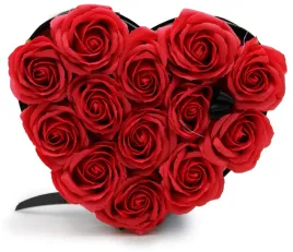 mydlany-flower-box-13-czerwonych-roz-w-pudelku-w-ksztalcie-serca