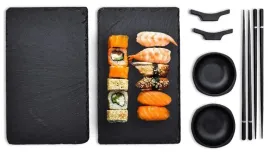 zestaw-sushi-dla-dwojga-deski-miseczki-paleczki