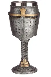 ozdobny-kielich-dekoracyjny-helm-z-kolczuga