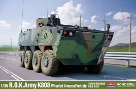 academy-13569-r-o-k-army-k808-wheeled-armoured-vehicle-1-35-model-transpor