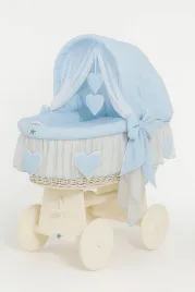 wiklinowy-kosz-mojzesza-ze-skladana-budka-amelia-bialy-niebieska-poscie