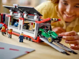 lego-city-60445-f1-ciezarowka-z-bolidami-rb20-i-amr24-f1