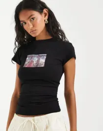 czarny-t-shirt-okragly-dekolt-print-b25-l-xl