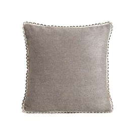 poszewka-alea-strukturalna-z-dekoracyjna-lamowka-brazowa-45x45-cm-homla
