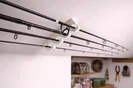 uchwyt-na-4-wedki-wieszak-organizer-sciana-montaz-poziomy-bialy-na-sciane
