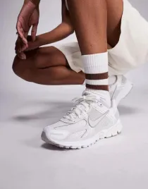 nike-zoom-vomero-5-bezowe-buty-sportowe-b25-405