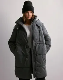 pieces-pikowana-szara-kurtka-z-kapturem-puffer-b24-s