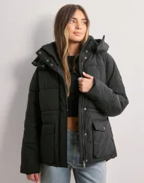 vero-moda-czarna-pikowana-kurtka-kaptur-kieszenie-b24-xs