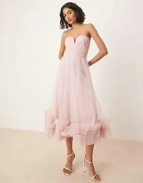 lace-and-beads-rozowa-sukienka-tiul-falbana-odkryte-ramiona-b23-l
