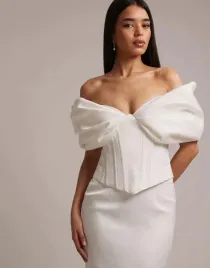 wanderdoll-biala-satynowa-bluzka-odkryte-ramiona-b23-l