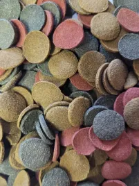 pokarm-dla-ryb-algen-wafers-mix-ze-spirulina-100-g-glopex-glonojad-kirysek