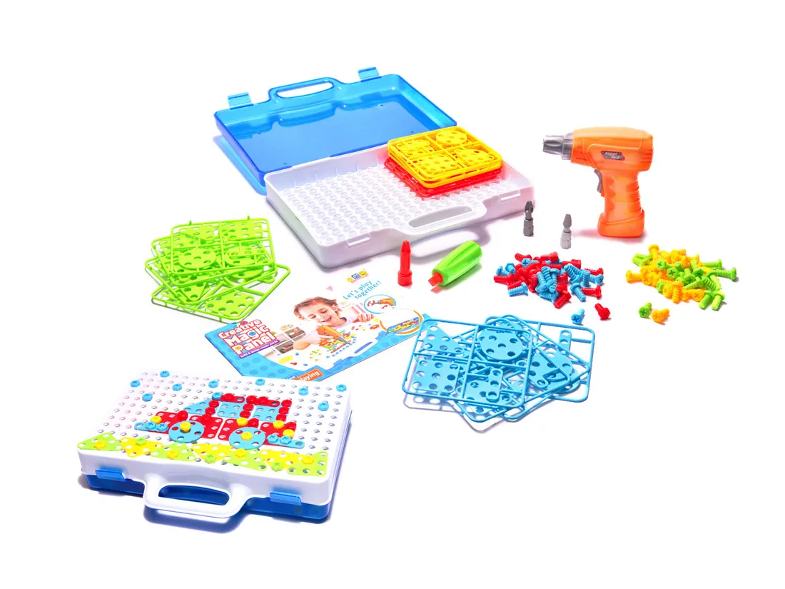 puzzle-klocki-w-walizce-wkretarka-151-elementow