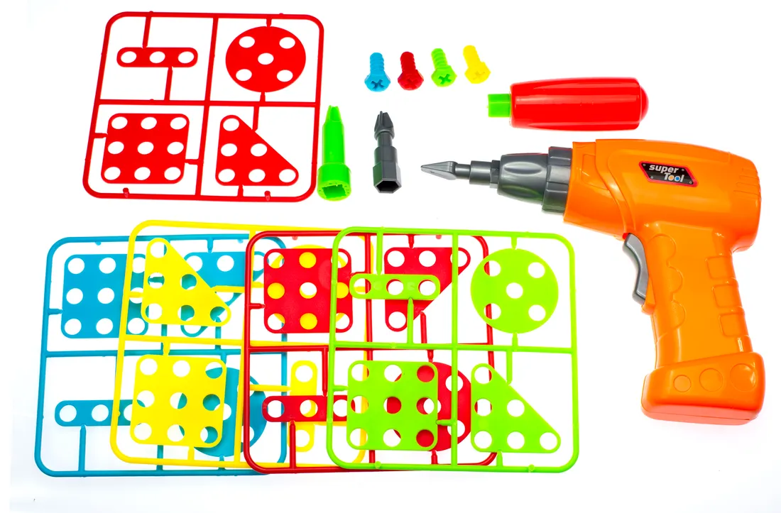 puzzle-klocki-w-walizce-wkretarka-151-elementow