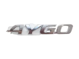 toyota-aygo-chromowany-emblemat-logo-tyl-aygo-75442-0h010-oe