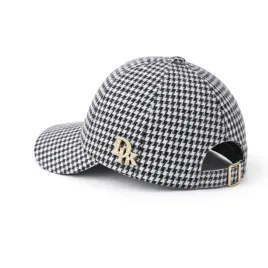 damska-czapka-snapback-w-pepitke-czarno-biala-54-59-cm