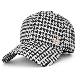 damska-czapka-snapback-pepitka-czarno-biala-regulowana