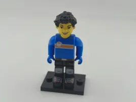lego-minifigurka-max-blue-torso-black-legs-cre003