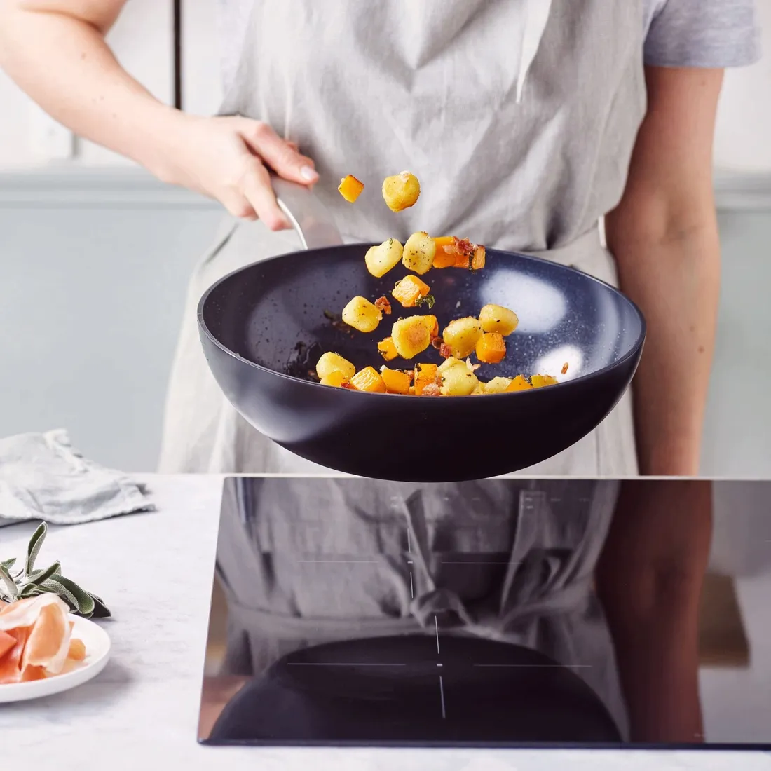 greenpan-evolution-wok-28cm-black