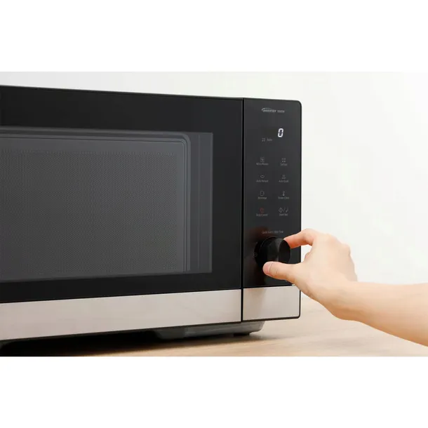 panasonic-nn-sd-38-kolor-dominujacy-czarny
