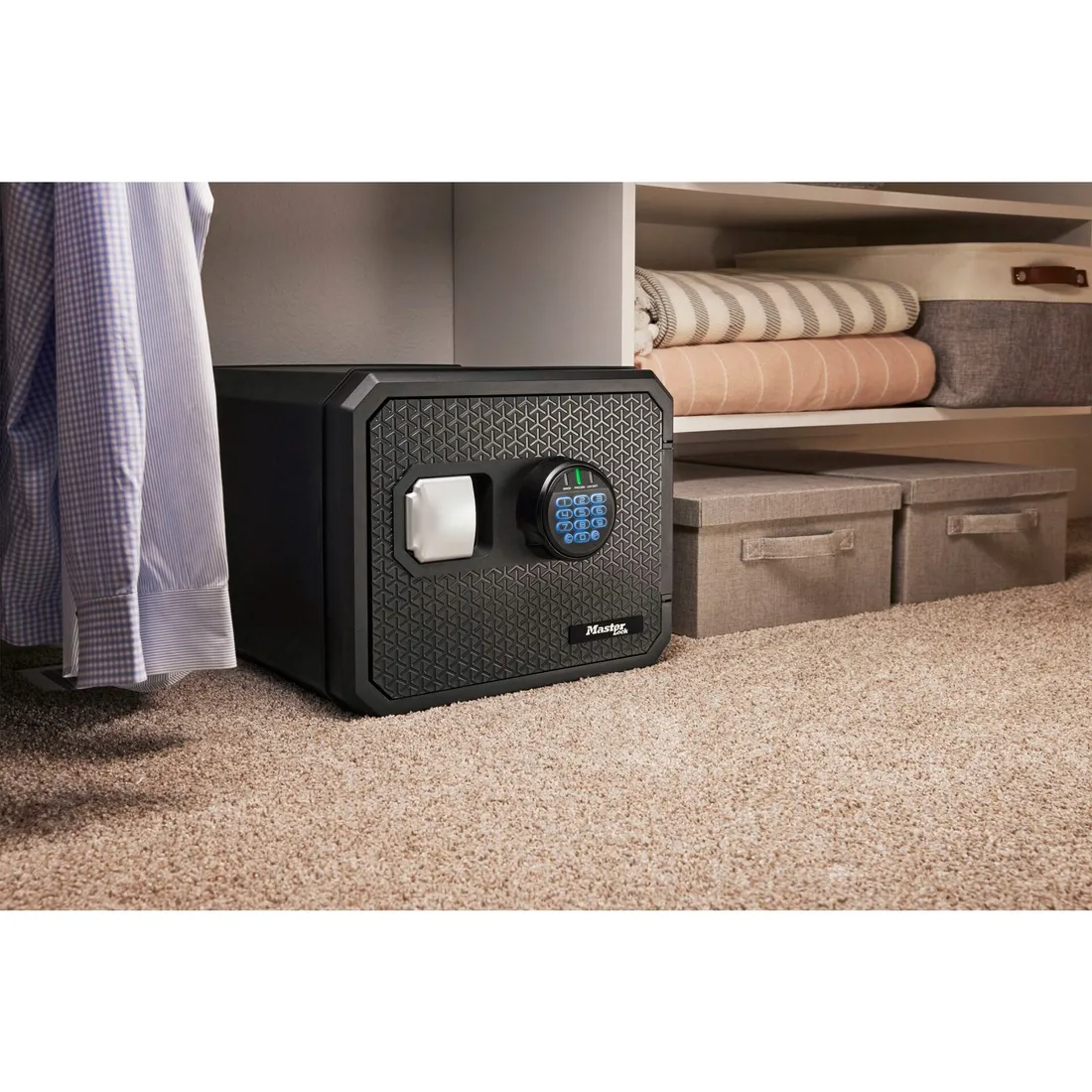 master-lock-security-safe-fire-water-resistant-fpw082ftc