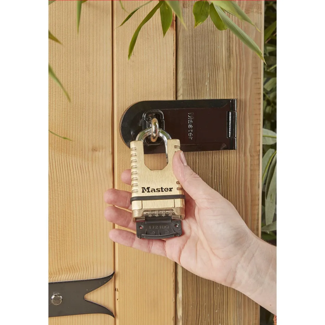 master-lock-excell-padlock-with-bordered-shackle-m1177eurdcc