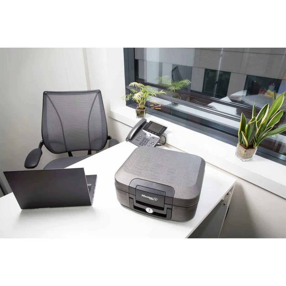 master-lock-fireproof-security-safe-lchw20101