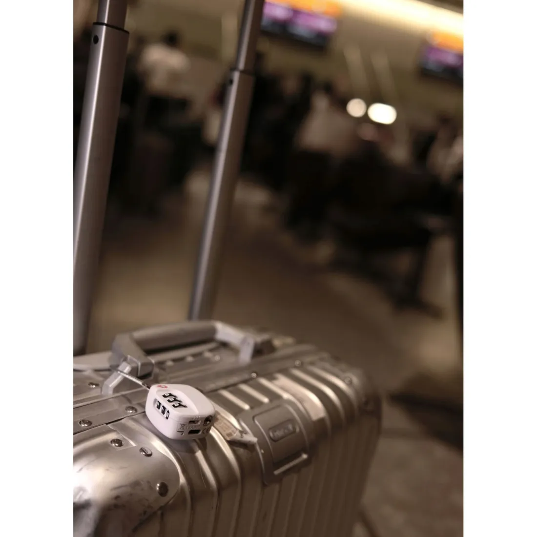 boompods-lock-tsa-bag-tracker-white-stan-nowy