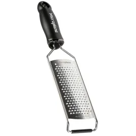 microplane-gourmet-tarka-z-grubym-ostrzem-czarny