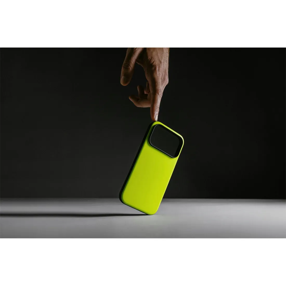 nomad-modern-case-iphone-17-pro-volt-stan-nowy