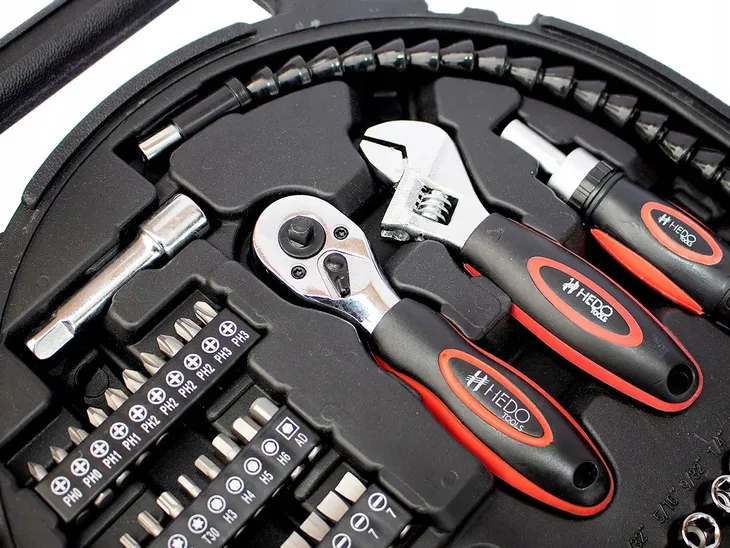 zestaw-narzedzi-hedotools-64-szt-waga-z-opakowaniem-1-9-kg