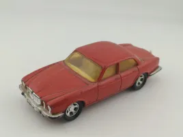 matchbox-super-kings-jaguar-xj12-k-66-czerwony